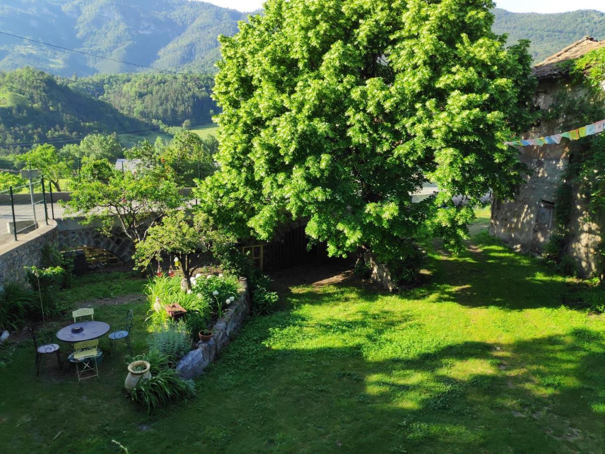 Gite La Taniere Des Alpes Bayons Экстерьер фото